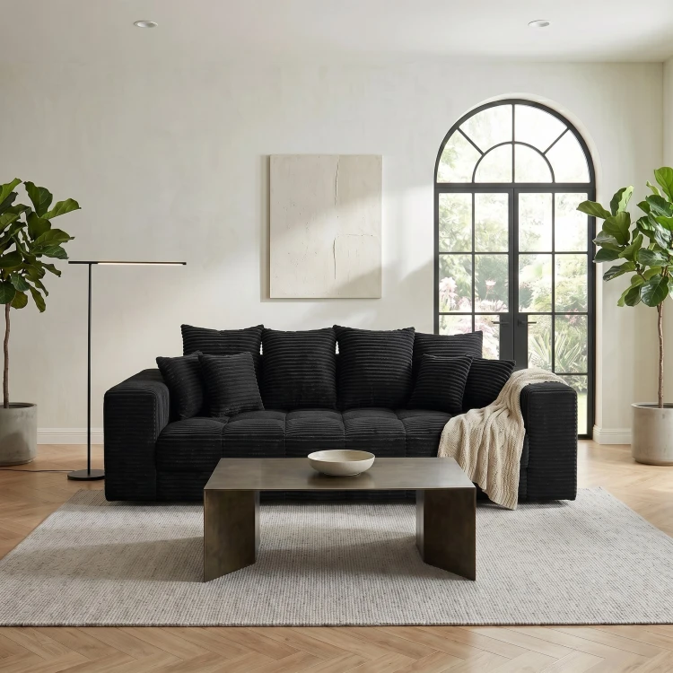 Czarna sofa 3-osobowa MOOD w aranżacji nowoczesnego salonu
